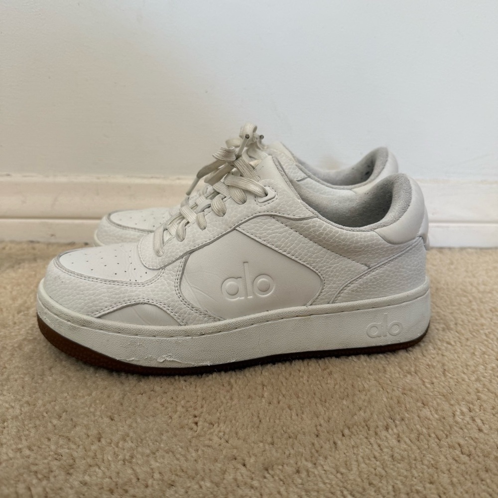 ALO Yoga Women's White Leather Low-Top Sneakers with Brown Outsole - Picture 4 of 11